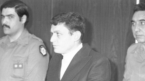 Carlos Robledo Puch en uno de sus tantos traslados a los tribunales.