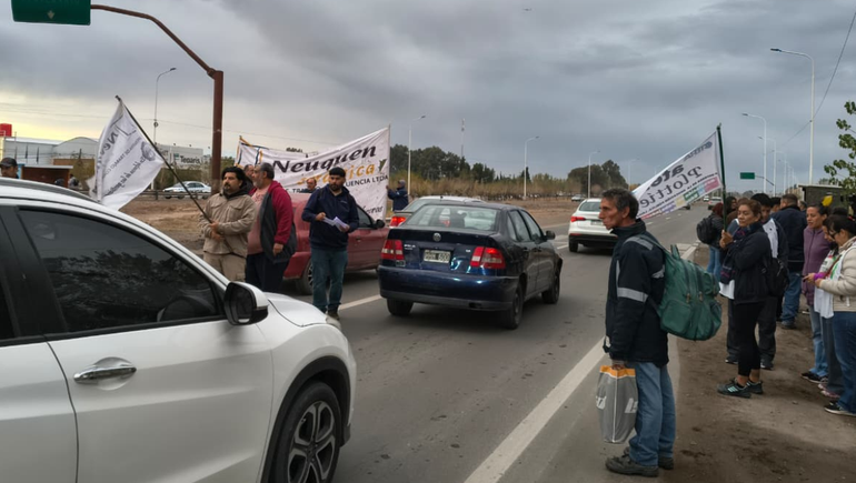 Demoras en Ruta 7 por volanteada frente a Cerámica Neuquén: cuál es el reclamo