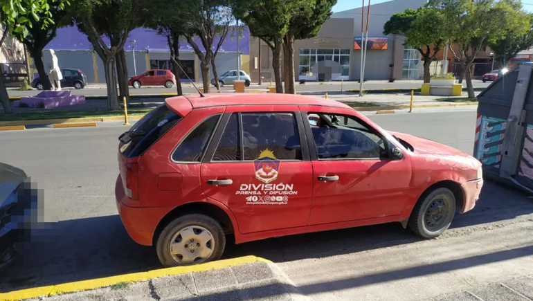 Video: delincuentes engancharon un auto y lo escondieron en una chacra