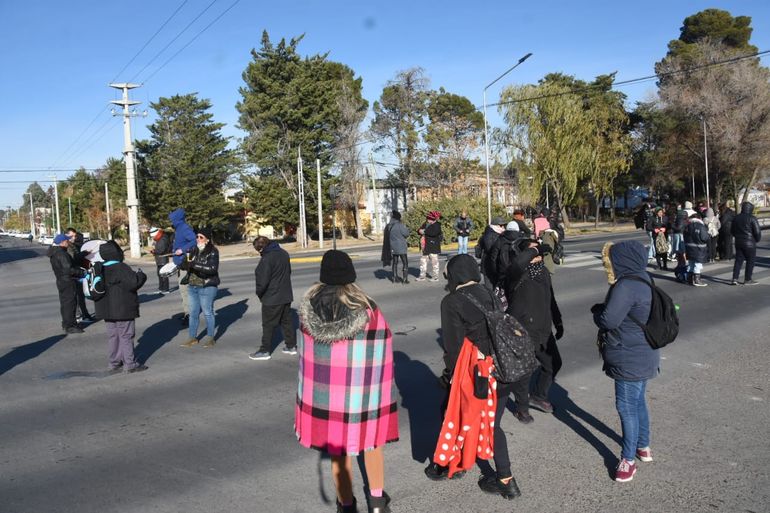 Empleadas de Desarrollo social piden nuevos concursos. Denuncian que muchos pases a planta y recategorizaciones se dieron por Empleadas de Desarrollo social piden nuevos concursos. Denuncian que muchos pases a planta y recategorizaciones se dieron por