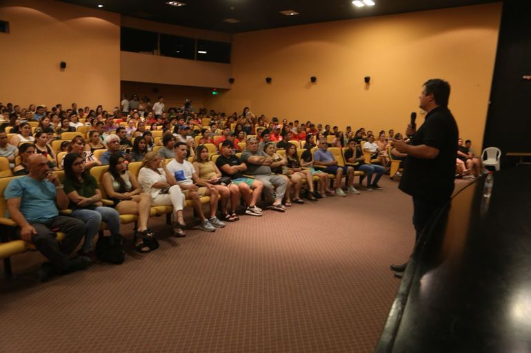 Gaido anunció que entregará 684 lotes con servicios a familias neuquinas