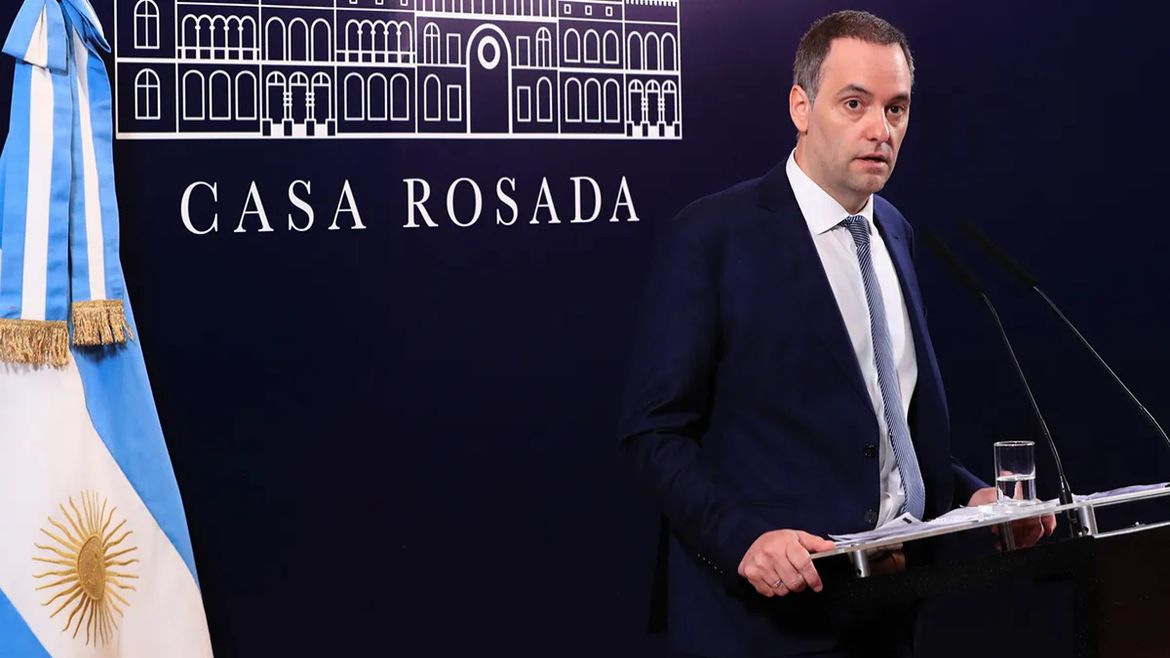 Manuel Adorni volvió a protagonizar un insólito momento. Manuel Adorni volvió a protagonizar un insólito momento.