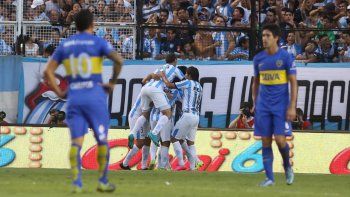 Pablo Pérez y el Apache fueron testigos privilegiados del golazo de taco de Martínez que le terminó dando la victoria a la Academia. Pablo Pérez y el Apache fueron testigos privilegiados del golazo de taco de Martínez que le terminó dando la victoria a la Academia.