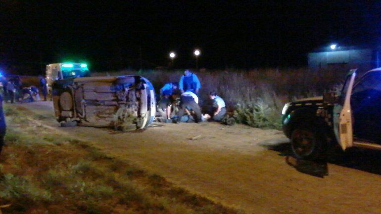 Ambos efectivos fueron trasladados con politraumatismos.