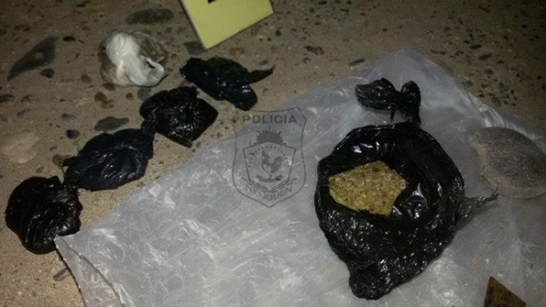 La droga incautada al joven dealer del barrio Melipal.