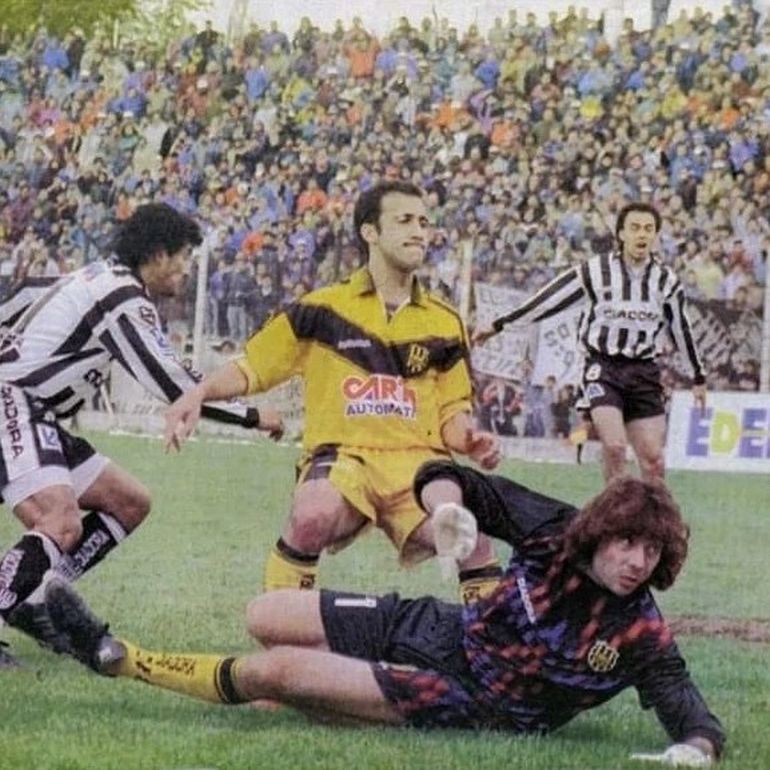 Coco Landeiro con la camiseta de Olimpo contra Cipolletti en La Visera. Coco Landeiro con la camiseta de Olimpo contra Cipolletti en La Visera.