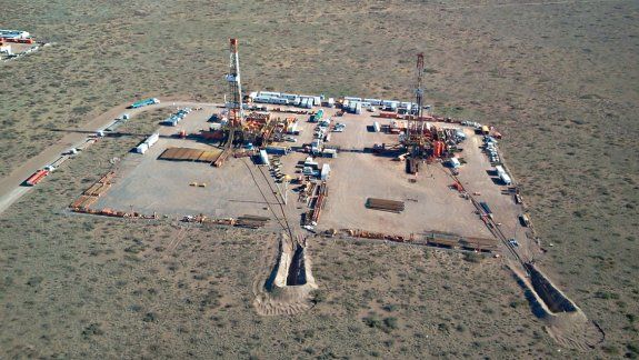 La actividad laboral en los yacimientos no convencionales no estaba regulada. Los costos laborales de perforación son más altos que en el convencional.