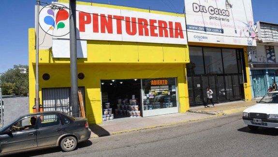 Ingresaron por una abertura que hay en el techo de la pinturería, a través del estacionamiento de McDonalds.