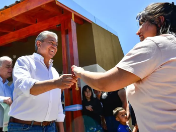 El gobernador Rolando Figueroa presentó el plan Neuquén Habita en diciembre último