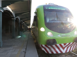 El tren nocturno de la Patagonia parte los sábados a las 19 desde la Estación Bariloche con destino a Perito Moreno. El tren nocturno de la Patagonia parte los sábados a las 19 desde la Estación Bariloche con destino a Perito Moreno.