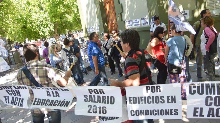 ATEN amenaza con no empezar las clases en 2017