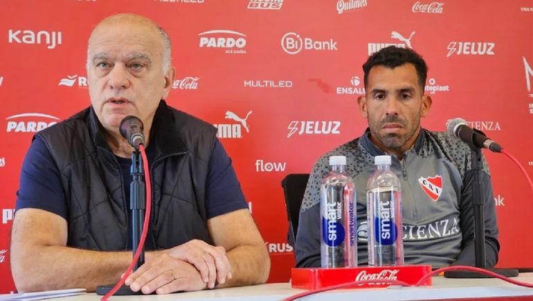 Tevez y las bombas contra Toviggino y Dóvalo en la conferencia de prensa