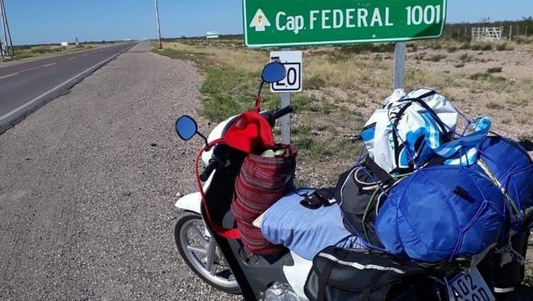 La vecina de Centenario que viajó a Venado Tuerto en moto para ver a sus padres