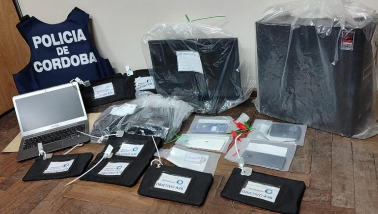 En los allanamientos secuestraron gran cantidad de computadoras, celulares y equipamiento electrónico.