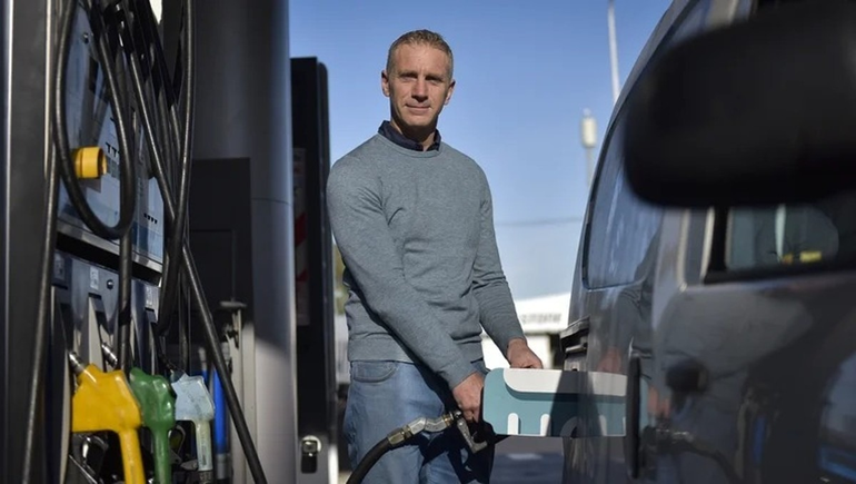 El ídolo de 2 grandes argentinos que maneja 10 estaciones de servicio