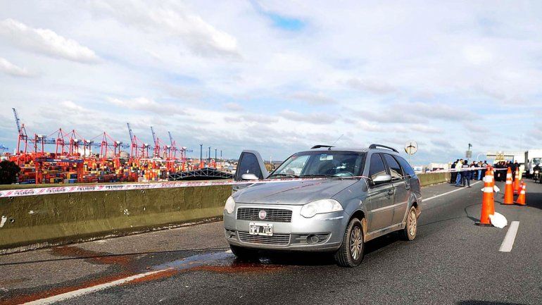 El atraco en plena autopista se llevó a cabo gracias a un fuerte despliegue de los delincuentes.