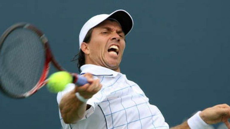 Charly nunca pudo ganar en el césped de Londres.