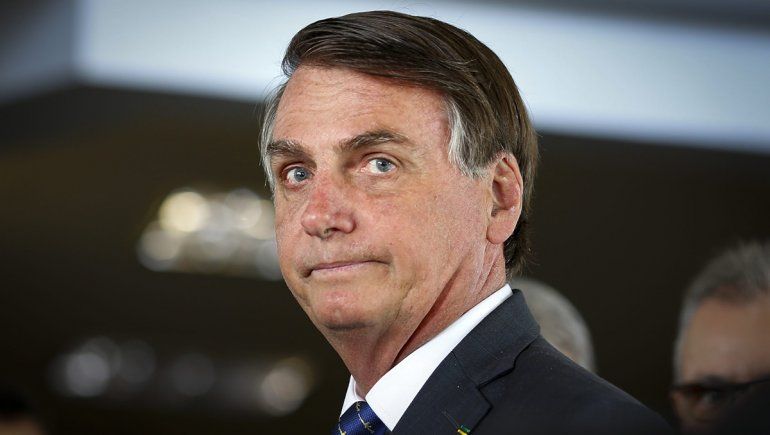 Bolsonaro salió a caminar a la calle y fue repudiado