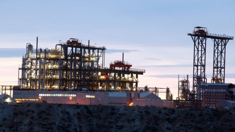 Buscan que Nación reactive el funcionamiento de la planta de agua pesada