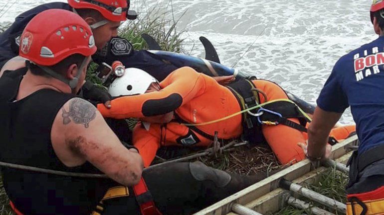 Dramático rescate de surfistas atrapados tras el temporal