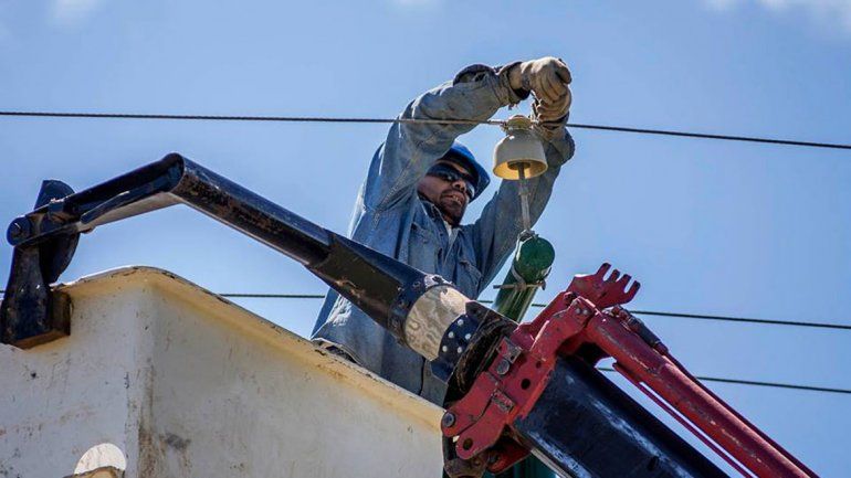 Llegó la luz a un barrio de Las Perlas pero pocos piden el servicio