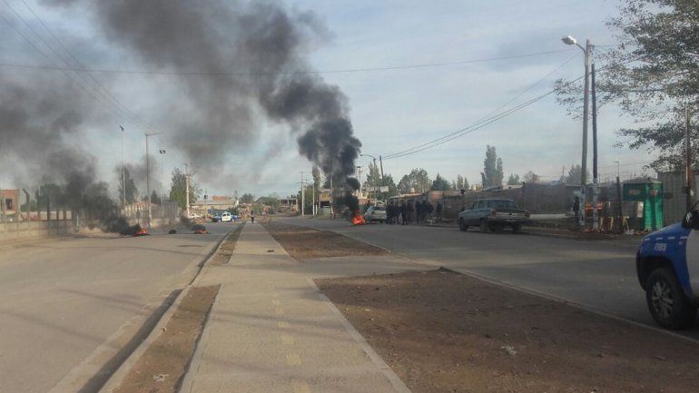Por falta de pago suspenden las obras del Metrobus