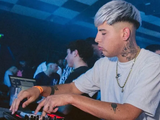 Salvaje golpiza a un DJ a la salida de un boliche: el joven pelea por su vida