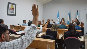 El Concejo Deliberante de Plottier definió sus autoridades en medio de polémicas El Concejo Deliberante de Plottier definió sus autoridades en medio de polémicas