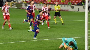 La mitad de los goles de Messi al inicio de la Liga y de la Champions, han sido desde los 12 pasos. La mitad de los goles de Messi al inicio de la Liga y de la Champions, han sido desde los 12 pasos.