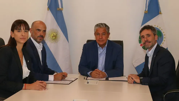 Rolando Figueroa, Leticia Esteves, Juan Luis Ousset y el representante del CFI.