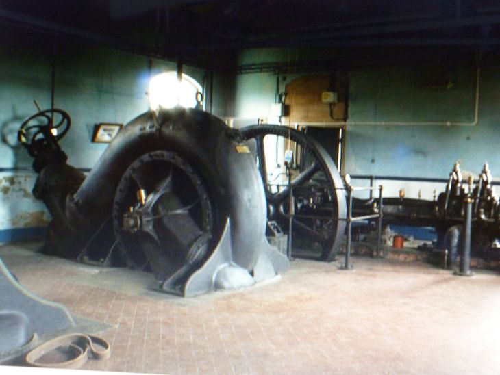 La vieja estación de Bombeo de Plottier, finalmente quedó fuera de funcionamiento. Foto: gentileza Banco de Memoria de Plottier. La vieja estación de Bombeo de Plottier, finalmente quedó fuera de funcionamiento. Foto: gentileza Banco de Memoria de Plottier.