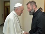 Juan Carlos Molina, candidato del peronismo en Santa Cruz, con el Papa Francisco.