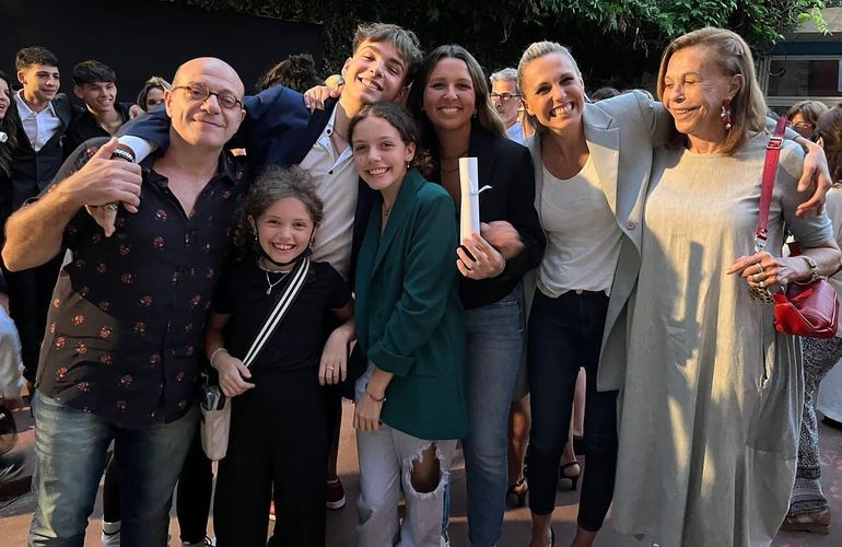 Denise Dumas y Campi son una familia ensamblada y viven todos juntos.