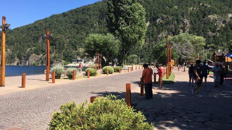Se colocaron nuevas luminarias en la costanera de la localidad cordillerana.&nbsp;