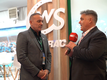Adrián Martínez, director general de la división Argentina de Calfrac, durante la entrevista en la AOG.