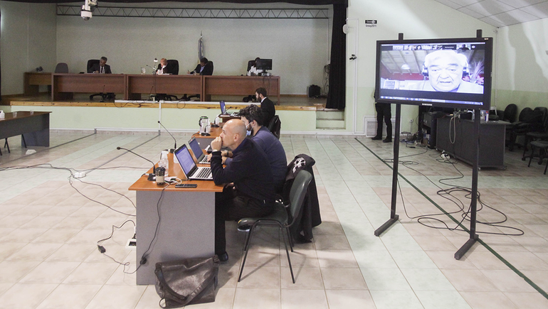 Un ex piloto negó haber llevado en avión a secuestrados