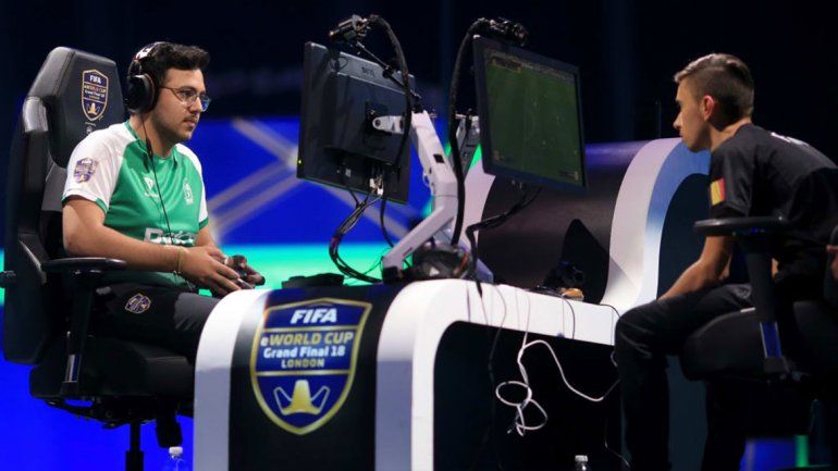 Los competidores se enfrentaban en las consolas Play Station 4 y Xbox.