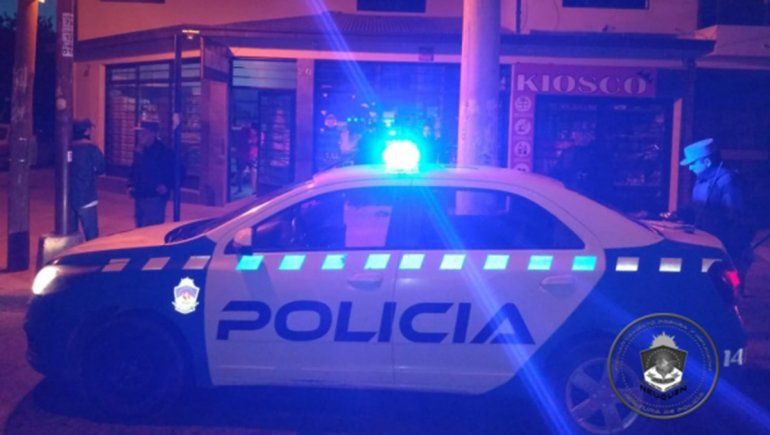 En plena madrugada, atraparon a tres jóvenes en medio de un robo a un kiosco