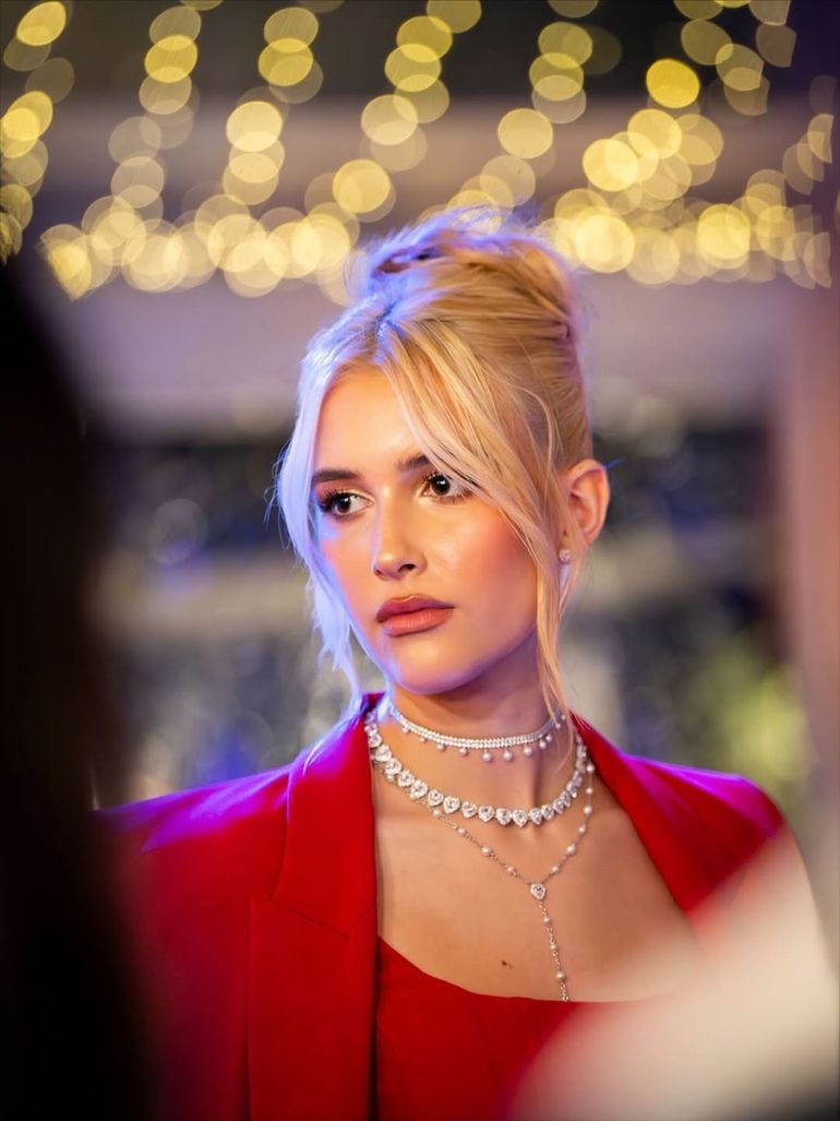 Myla apostó a un look total red. Myla apostó a un look total red.