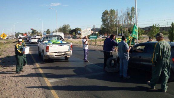 Trabajadores de MAM realizan una volanteada en Ruta 7