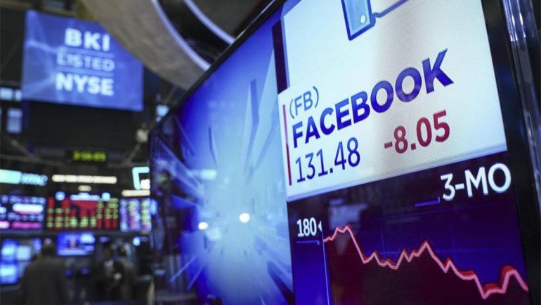 La denuncia que acorraló a Facebook y la caída millonaria de sus acciones