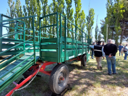 La herramienta facilita el manejo del ganado tras el baño. La herramienta facilita el manejo del ganado tras el baño.
