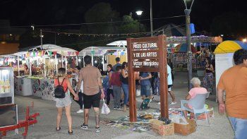 las grutas: el paseo de artesanos cumplio 44 anos las grutas: el paseo de artesanos cumplio 44 anos