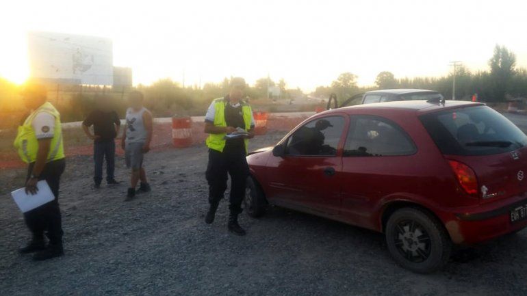 Manejaba borracho, frenó de golpe sobre la ruta y lo chocaron