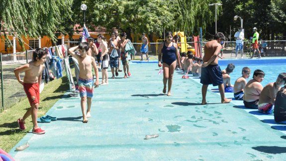 Los niños comenzaron ayer a disfrutar de las colonias municipales de vacaciones en distintos puntos de la ciudad. La actividad se extenderá a lo largo de todo enero.
