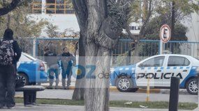 Un estudiante llevó un arma al CPEM 6 de Cutral Co. | LM Neuquen Un estudiante llevó un arma al CPEM 6 de Cutral Co.