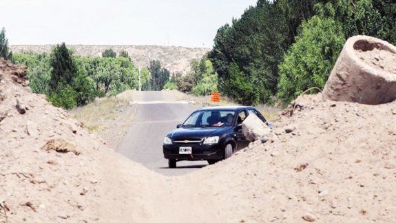 El tercer puente está casi listo, pero no hay detalles sobre la finalización de los accesos desde Cipolletti y Neuquén.