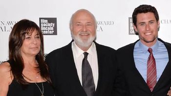 Horas después del crimen de Rob Reiner y su mujer Michele, los investigadores detuvieron al hijo del director, principal acudado. Horas después del crimen de Rob Reiner y su mujer Michele, los investigadores detuvieron al hijo del director, principal acudado.