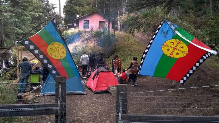 La comunidad mapuche Paicil Antriao. Algunos mapuches serán juzgados por el delito de usurpación de lotes que había comprado Manu Ginóbili. La comunidad mapuche Paicil Antriao. Algunos mapuches serán juzgados por el delito de usurpación de lotes que había comprado Manu Ginóbili.