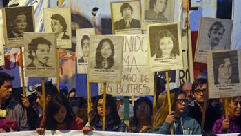 La dictaura cívico miltar dejó miles de desaparecidos entre 1976 y 1983. La dictaura cívico miltar dejó miles de desaparecidos entre 1976 y 1983.